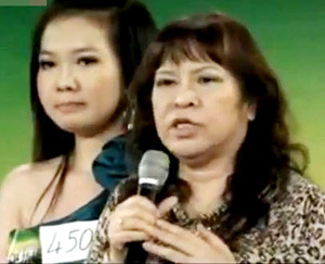 Cách giành micro bà mẹ ở Vietnam's Got Talent 2012 có phần thiếu văn hóa, tự thổi phồng khả năng thẩm định nghệ thuật, thao túng đời sống, khả năng nghệ thuật của họ - TS Trịnh Hòa Bình. Cách giành micro bà mẹ ở Vietnam's Got Talent 2012 có phần thiếu văn hóa, tự thổi phồng khả năng thẩm định nghệ thuật, thao túng đời sống, khả năng nghệ thuật của họ - TS Trịnh Hòa Bình.