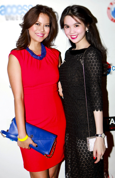 Ngọc Trinh và Miss VN USA 2006 Thiên Trang. Ngọc Trinh và Miss VN USA 2006 Thiên Trang.