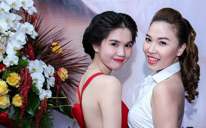 Chưa kể vùng da bả vai của Ngọc Thạch còn khá thô nhám, khác xa vẻ mịn màng và trắng sáng của Ngọc Trinh Chưa kể vùng da bả vai của Ngọc Thạch còn khá thô nhám, khác xa vẻ mịn màng và trắng sáng của Ngọc Trinh