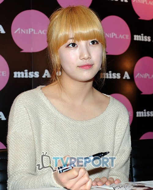 Công chúa nhỏ Suzy cũng bị hiện hai mảng màu da khác biệt.