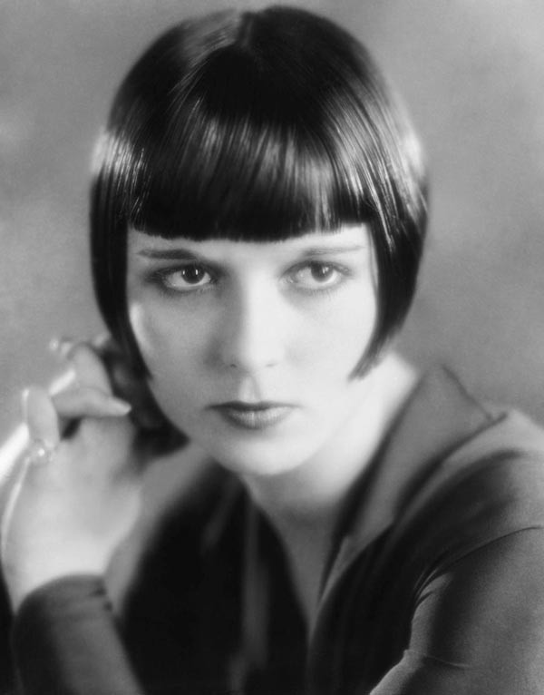 3. Louise Brooks Mái tóc Bob, mái bằng siêu ấn tượng của minh tinh phim câm Louise Brooks là nguồn cảm hứng vĩnh cửu của các nhà tạo mẫu tóc. 3. Louise Brooks Mái tóc Bob, mái bằng siêu ấn tượng của minh tinh phim câm Louise Brooks là nguồn cảm hứng vĩnh cửu của các nhà tạo mẫu tóc.