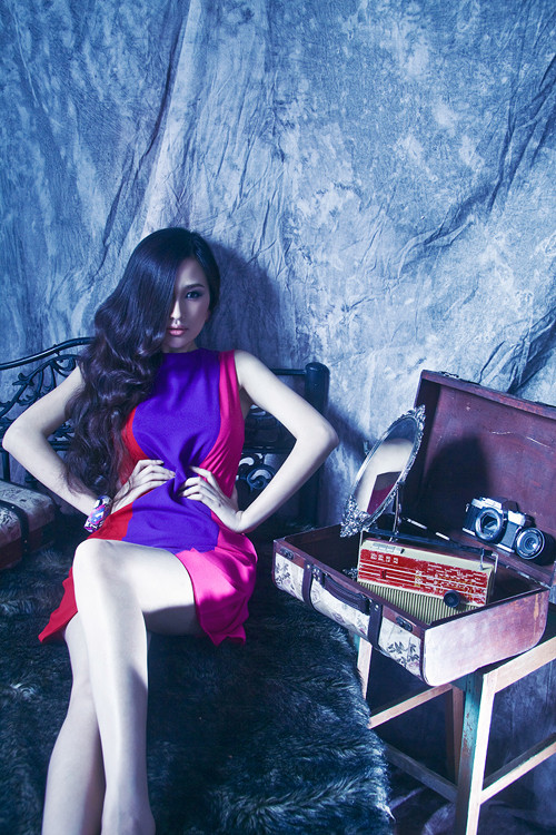 Hoa hậu ngày càng thanh mảnh so với thời gian trước. Nhiều người khen, khi giảm cân, Mai Phương Thúy đã thêm phần quyến rũ và mặn mà.