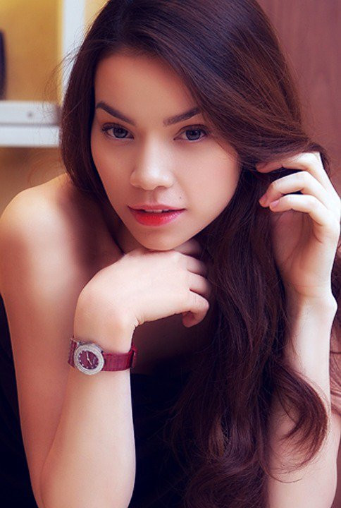 Hai cuộc thi The Voice và Vietnam Idol vốn đã căng thẳng từ khi bắt đầu khởi động cách đây vài tháng. Showbiz Việt đã lường trước được một cuộc chiến căng thẳng giữa 2 show truyền hình cực hot này khi cả hai kì kèo nhau từ giá trị giải thưởng (The Voice 500 triệu đồng cho người chiến thắng, Vietnam Idol nâng lên 600 triệu đồng cho người trụ lại cuối cùng) (Theo Kênh 14) Hai cuộc thi The Voice và Vietnam Idol vốn đã căng thẳng từ khi bắt đầu khởi động cách đây vài tháng. Showbiz Việt đã lường trước được một cuộc chiến căng thẳng giữa 2 show truyền hình cực hot này khi cả hai kì kèo nhau từ giá trị giải thưởng (The Voice 500 triệu đồng cho người chiến thắng, Vietnam Idol nâng lên 600 triệu đồng cho người trụ lại cuối cùng) (Theo Kênh 14)