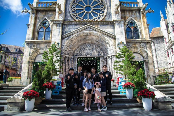 Du khách thăm quan Bà Nà Hills cuối năm 2020 Du khách thăm quan Bà Nà Hills cuối năm 2020