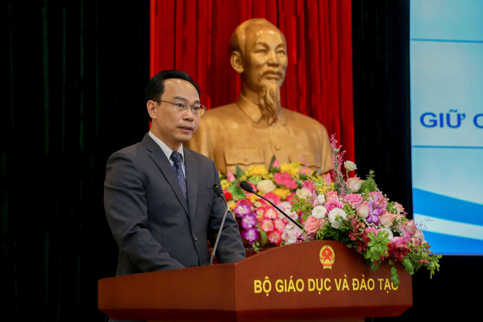 Thứ trưởng Bộ Giáo dục và Đào tạo Hoàng Minh Sơn Thứ trưởng Bộ Giáo dục và Đào tạo Hoàng Minh Sơn