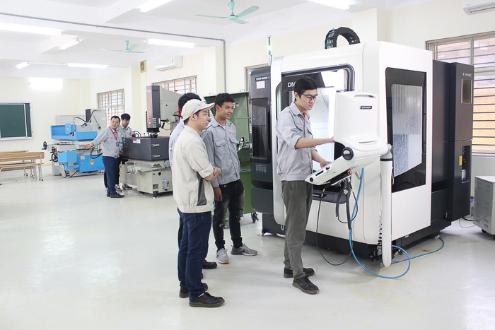 Sinh viên của Trường được đào tạo trên các thiết bị tiên tiến. Ảnh: NTCC
