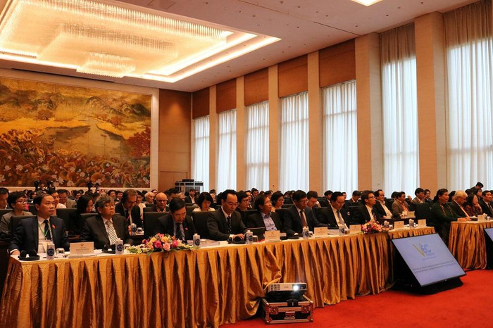 Đại biểu Phạm Tất Thắng tham dự hội thảo VEC 2020 Đại biểu Phạm Tất Thắng tham dự hội thảo VEC 2020