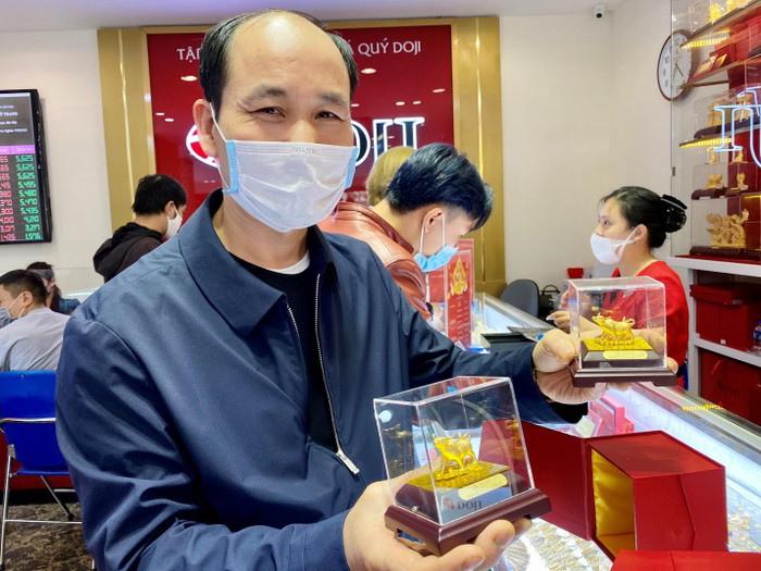 Bên cạnh đó, các sản phẩm ép vỉ công nghệ 3D cũng được ưa chuộng, bên cạnh những; sản phẩm Trang sức Vàng hay Quà tặng mỹ nghệ Vàng.