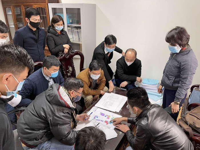 Song hành việc tháo dỡ tại Đà Nẵng, Tập đoàn Sun Group làm việc với lãnh đạo tỉnh Hải Dương để xây dựng, hoàn thiện bệnh viện dã chiến thần tốc. (Ảnh: Tập đoàn Sun Group) Song hành việc tháo dỡ tại Đà Nẵng, Tập đoàn Sun Group làm việc với lãnh đạo tỉnh Hải Dương để xây dựng, hoàn thiện bệnh viện dã chiến thần tốc. (Ảnh: Tập đoàn Sun Group)