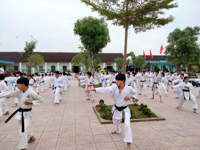 Một buổi phô diễn võ học trong trường học của các học viên. Ảnh: Nhân vật cung cấp. Một buổi phô diễn võ học trong trường học của các học viên. Ảnh: Nhân vật cung cấp.