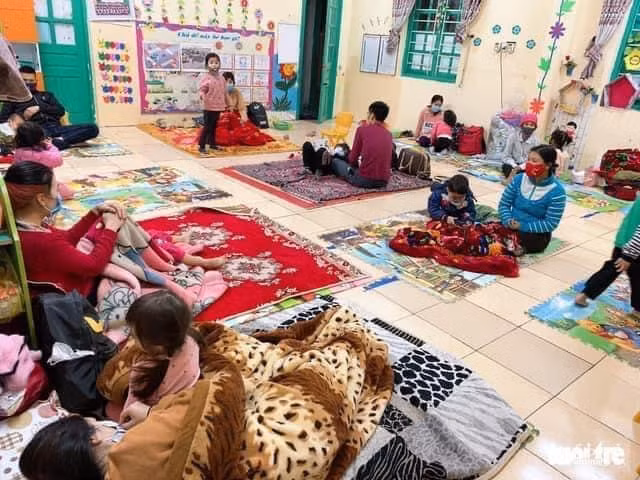 Phòng học trở thành phòng ngủ cho những người cách li. Ảnh: Phụ huynh cung cấp Phòng học trở thành phòng ngủ cho những người cách li. Ảnh: Phụ huynh cung cấp