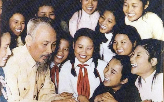 Bác Hồ với các cháu thiếu nhi. (Ảnh tư liệu) Bác Hồ với các cháu thiếu nhi. (Ảnh tư liệu)