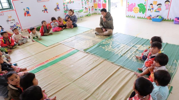 Hai vợ chồng thầy giáo Mào Văn Nước và cô Lù Thị Dòn. (Ảnh: L.C) Hai vợ chồng thầy giáo Mào Văn Nước và cô Lù Thị Dòn. (Ảnh: L.C)