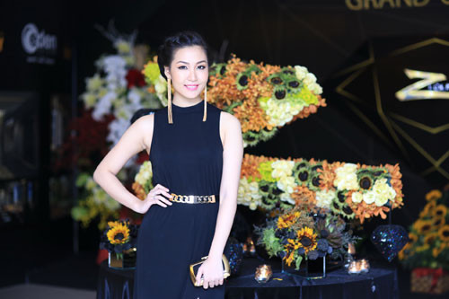 Á hậu Thùy Trang sang trọng.