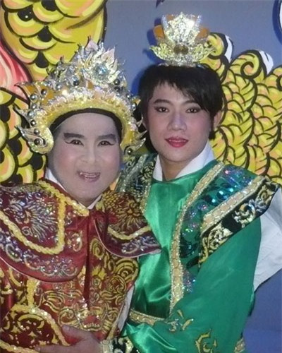 Nghệ sĩ Bạch Long. Nghệ sĩ Bạch Long.