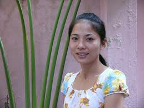 Chị Huệ với nụ cười tươi nhớ lại những mùa xuân đã qua Chị Huệ với nụ cười tươi nhớ lại những mùa xuân đã qua