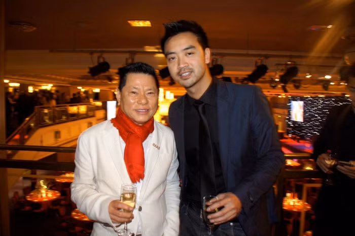 Chụp ảnh cùng đại gia Hoàng Kiều.