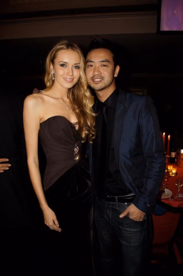 Chụp ảnh thân thiết cùng Hoa hậu Thế giới 2008 và cũng là Hoa hậu Nga năm 2008 - Kseniya Sukhinova