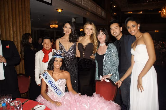 Và các người đẹp Hoa hậu thế giới.