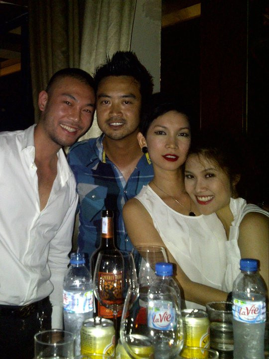 Chuph cùng Xuân Lan (thứ 2 từ phải sang), Doãn Tuấn. Chuph cùng Xuân Lan (thứ 2 từ phải sang), Doãn Tuấn.