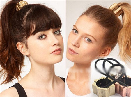 Tóc đuôi ngựa cũng là một lựa chọn phổ biến của phái đẹp khi hè tới. Chỉ cần sử dụng phụ kiện cột tóc bằng kim loại bạn đã mang lại cá tính mới cho mái tóc của mình. Tóc đuôi ngựa cũng là một lựa chọn phổ biến của phái đẹp khi hè tới. Chỉ cần sử dụng phụ kiện cột tóc bằng kim loại bạn đã mang lại cá tính mới cho mái tóc của mình.