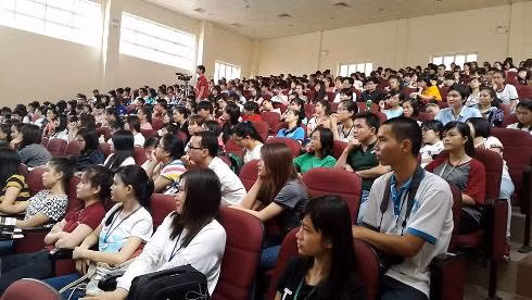 Chương trình tổ chức tại trường ĐH Khoa học Xã hội và Nhân văn TP.HCM thu hút hàng ngàn sinh viên tham dự (Ảnh: T.Q)