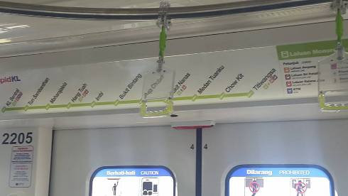 Hành trình, bản đồ của KL monorail được dán rất rõ ràng trên mỗi toa (ảnh: T.T) Hành trình, bản đồ của KL monorail được dán rất rõ ràng trên mỗi toa (ảnh: T.T)