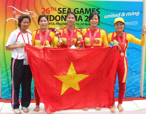 Bộ tứ VĐV Việt Nam giành HCV rowing 2000m. Ảnh: TTVH Bộ tứ VĐV Việt Nam giành HCV rowing 2000m. Ảnh: TTVH