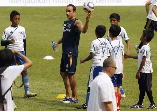 Donovan cũng là ngôi sao được các em để ý