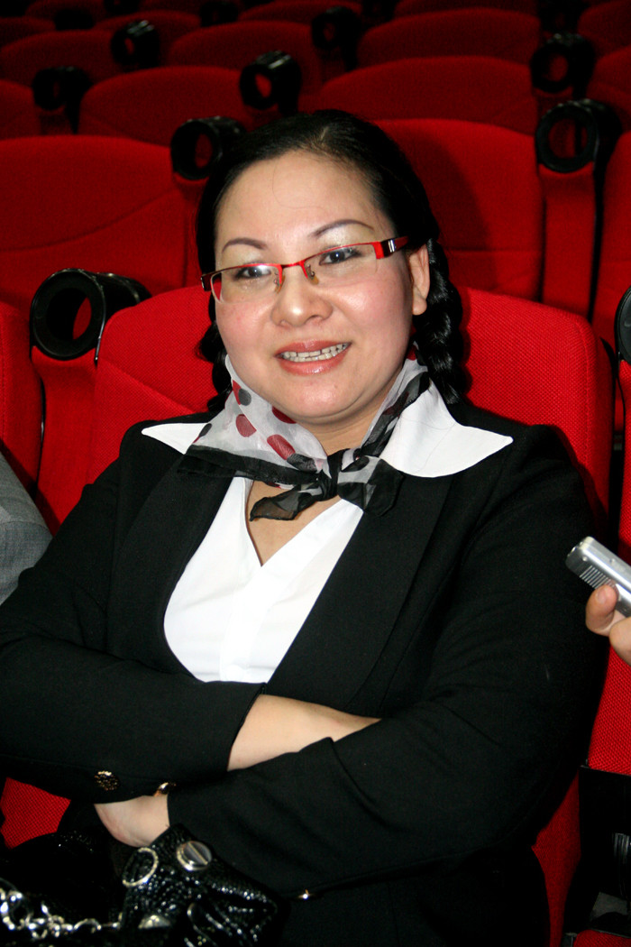 Nghệ sỹ hài Chiến Thắng thường xuyên xuất hiện trong các đĩa hài tết cuối năm do Hồ Gươm Audio - Video sản xuất. Tuy nhiên, anh lại hiếm khi xuất hiện trên báo chí. Vì vậy, việc anh cùng vợ xuất hiện tại buổi họp báo ra mắt đĩa hài tết "Kiếp lông bông" thu hút sự chú ý của nhiều người. Vợ anh tên Nguyễn Thị Thanh Tám, kết hôn với Chiến Thắng năm 1994.