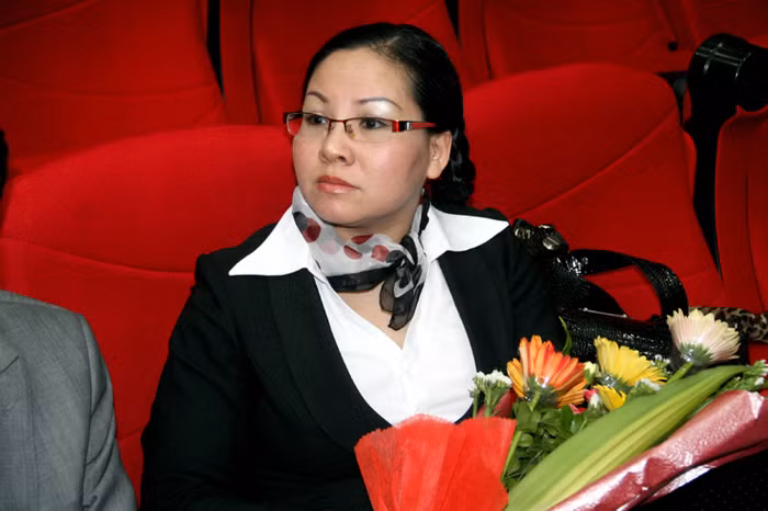 Thanh Tám là một công chức nhà nước. Và, khá bất ngờ, theo lời chị, 2 vợ chồng đã sinh được 4 người con. Cháu lớn nhất năm nay học 11, bé nhất được vài tháng tuổi.