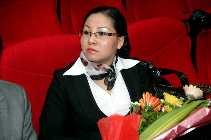 Thanh Tám là một công chức nhà nước. Và, khá bất ngờ, theo lời chị, 2 vợ chồng đã sinh được 4 người con. Cháu lớn nhất năm nay học 11, bé nhất được vài tháng tuổi.