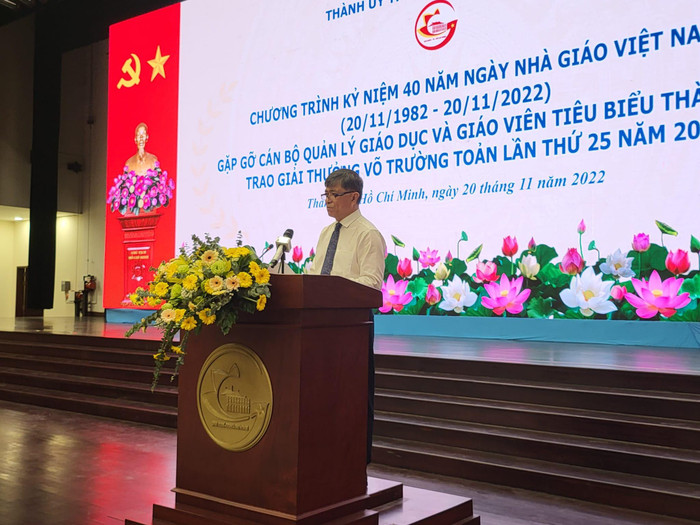 Ông Nguyễn Văn Hiếu - Giám đốc Sở Giáo dục và Đào tạo Thành phố Hồ Chí Minh đọc diễn văn tại buổi lễ (ảnh: P.L)