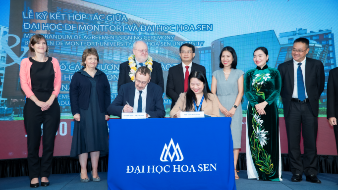 Lãnh đạo HSU và đại diện Đại học De Montfort ký kết thỏa thuận hợp tác (ảnh: HSU) Lãnh đạo HSU và đại diện Đại học De Montfort ký kết thỏa thuận hợp tác (ảnh: HSU)