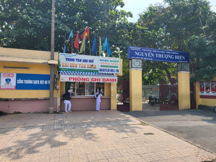 Trung tâm Anh ngữ thuê của Trường Nguyễn Thượng Hiền trên mặt tiền đường Hoàng Văn Thụ (ảnh: P.L) Trung tâm Anh ngữ thuê của Trường Nguyễn Thượng Hiền trên mặt tiền đường Hoàng Văn Thụ (ảnh: P.L)