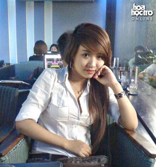 Cô bạn kể, những ngày đầu, tay bị chai sạn vì phải liên tục xoay hàng chục nút chỉnh. Dần dà, có thể vô nhạc ngon ơ, past, cắt, chuyển nhạc… thành thạo, thậm chí còn chế ra những đoạn mix riêng. Trong vòng ba tháng, Yến có thể đứng trên bục DJ.