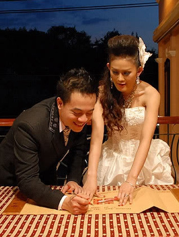 DJ Hoàng Anh - là người từng giữ ngôi vị số một Việt Nam do Tiesto (DJ số một thế giới 2002-2003-2004) bình chọn.