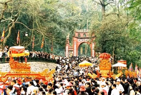 Giỗ Tổ Hùng Vương - Lễ hội Đền Hùng năm Nhâm Thìn 2012" sẽ do UBND tỉnh Phú Thọ chủ trì và có sự tham gia tổ chức cũng như đóng góp trùng tu, tôn tạo Khu Di tích lịch sử Đền Hùng của 4 tỉnh, thành phố gồm: Điện Biên, Nghệ An, Hải Phòng và Đà Nẵng.