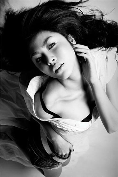 Tăng Thanh Hà phá cách với style sexy. Tăng Thanh Hà phá cách với style sexy.