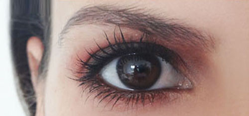 Thật khó nhận ra đây là kết quả của việc trang điểm mắt bằng phấn má. Nếu vào buổi tối, bạn có thể chấm thêm một chút nhũ để thêm long lanh. Thật khó nhận ra đây là kết quả của việc trang điểm mắt bằng phấn má. Nếu vào buổi tối, bạn có thể chấm thêm một chút nhũ để thêm long lanh.