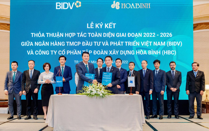 Đại diện BIDV và HBC ký kết hợp tác toàn diện Đại diện BIDV và HBC ký kết hợp tác toàn diện