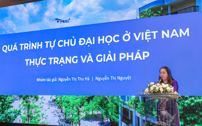 Tiến sĩ Nguyễn Thị Thu Hà trình bày tham luận tại hội thảo (Ảnh: DHV) hoithaoDHV.jpg