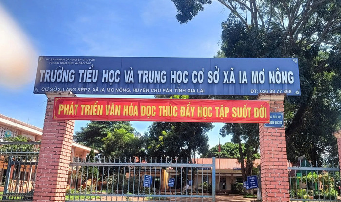 Trường tiểu học, trung học cơ sở Ia Mơ Nông, huyện Chư Pah , Gia Lai (ảnh: congluan.vn) THTHCSIaMonONGCluan.jpg