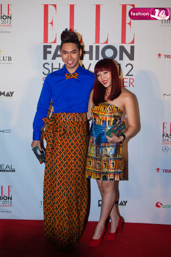 Chiếc váy dài tone cam ...