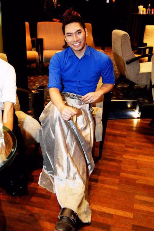 .. và chiếc áo xanh này được NTK khá ưa chuộng