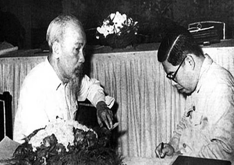 Bác Hồ với Giáo sư Trần Đại Nghĩa (Ảnh tư liệu) Bác Hồ với Giáo sư Trần Đại Nghĩa (Ảnh tư liệu)