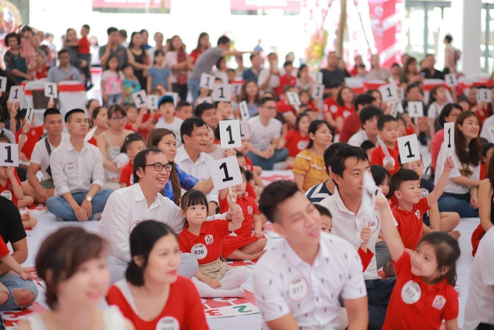 Các bạn nhỏ được lọt vào Top 30 của cuộc thi nhận được học bổng với tổng giá trị lên đến 400 triệu đồng từ Trường Tiểu học quốc tế Sunshine Maple Bear. Các bạn nhỏ được lọt vào Top 30 của cuộc thi nhận được học bổng với tổng giá trị lên đến 400 triệu đồng từ Trường Tiểu học quốc tế Sunshine Maple Bear.