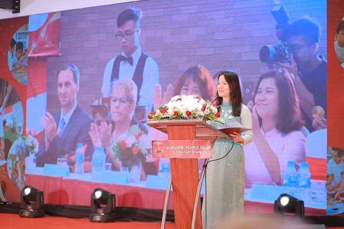 Tại sự kiện, bà Trần Thị Như Loan – Phó Tổng giám đốc Tập đoàn chia sẻ những trăn trở và khát vọng của Sunshine Group trong hành trình xây dựng ngôi trường truyền cảm hứng.