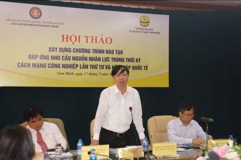 Phó giáo sư, Tiến sĩ Bùi Trung Thành - Hiệu trưởng Trường Đại học Sư phạm Kỹ thuật Hưng Yên, Chủ nhiệm Câu lạc bộ phát biểu định hướng nội dung Hội thảo