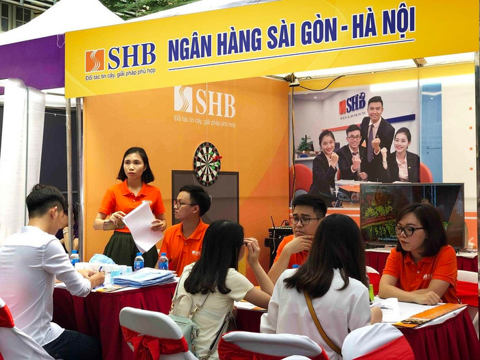 Môi trường làm việc của SHB luôn thu hút được các ứng viên trẻ tài năng. Môi trường làm việc của SHB luôn thu hút được các ứng viên trẻ tài năng.